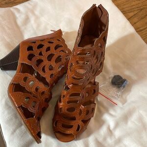 RASOLLI BROWN CUTOUT SHOOTIES.  NEW